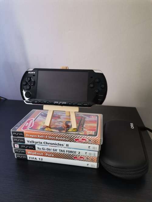 Sony PSP Console and 5x Psp Games + Free Carrying Case